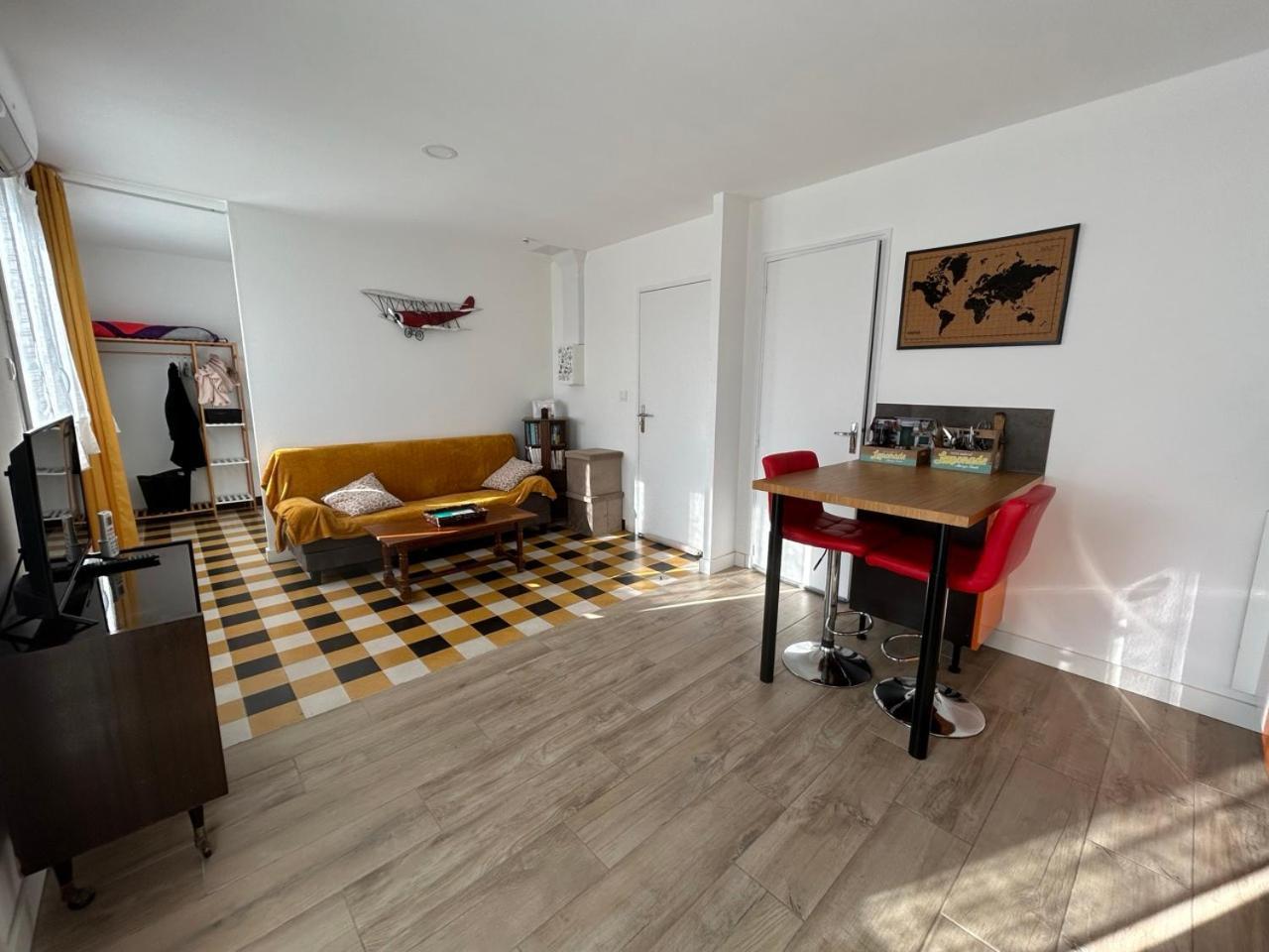 Appartement Les Voyages De Romane Narbona Exterior foto
